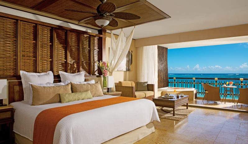 Dreams Riviera Cancun Resort & Spa-Preferred-Club-Ocean-Front-Honeymoon-Suite-1_4413